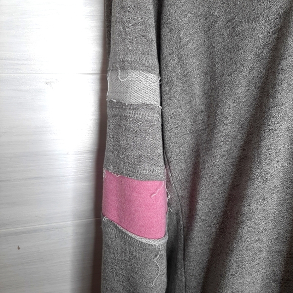 Maurices # Dog mom sweater, Grey, w/ pink and white strips on sleeve, sz Large - Picture 4 of 6